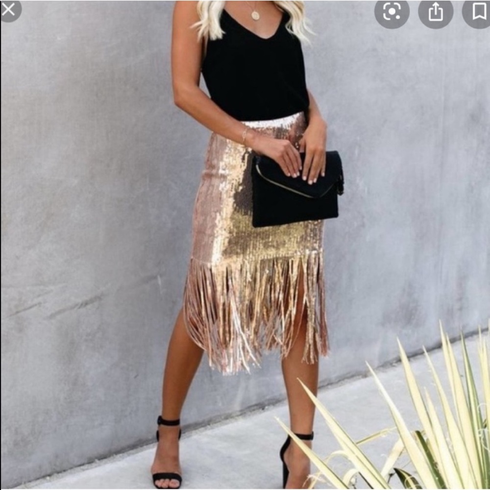 NWOT VICI On the Dance Floor Sequin Dress Rose Gold - Small